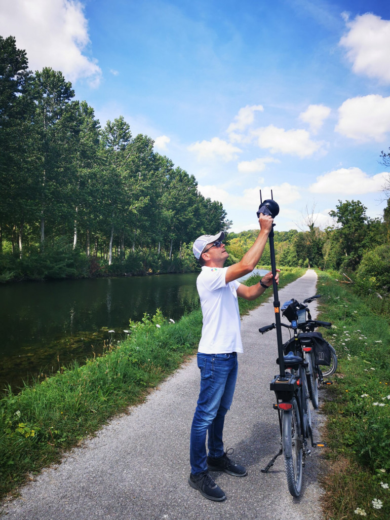  Christophe Courcaud filme les itinéraires à vélo, avec sa caméra 306°.(c)Christophe Courcaud