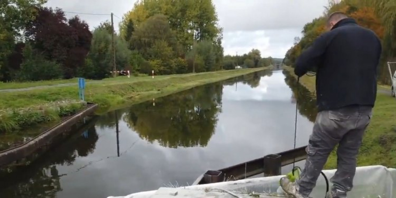 Le canal Sambre-Oise  est de nouveau rouvert à la navigation fluviale (© Région Hauts-de-France).