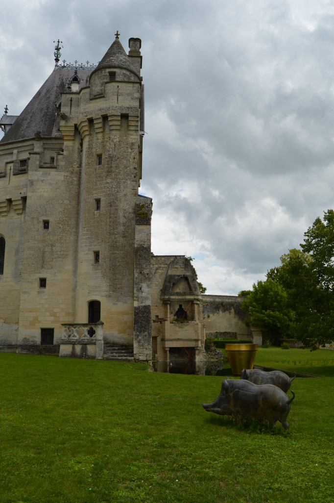 Le donjon de Vez, entre Histoire et art contemporain.