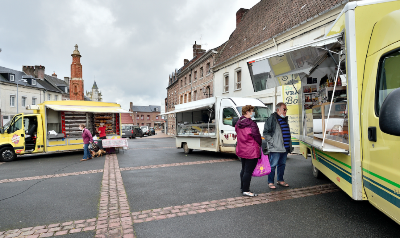 Les marchés, ici Crécy-en-Ponthieu, valorisent les filières courtes.