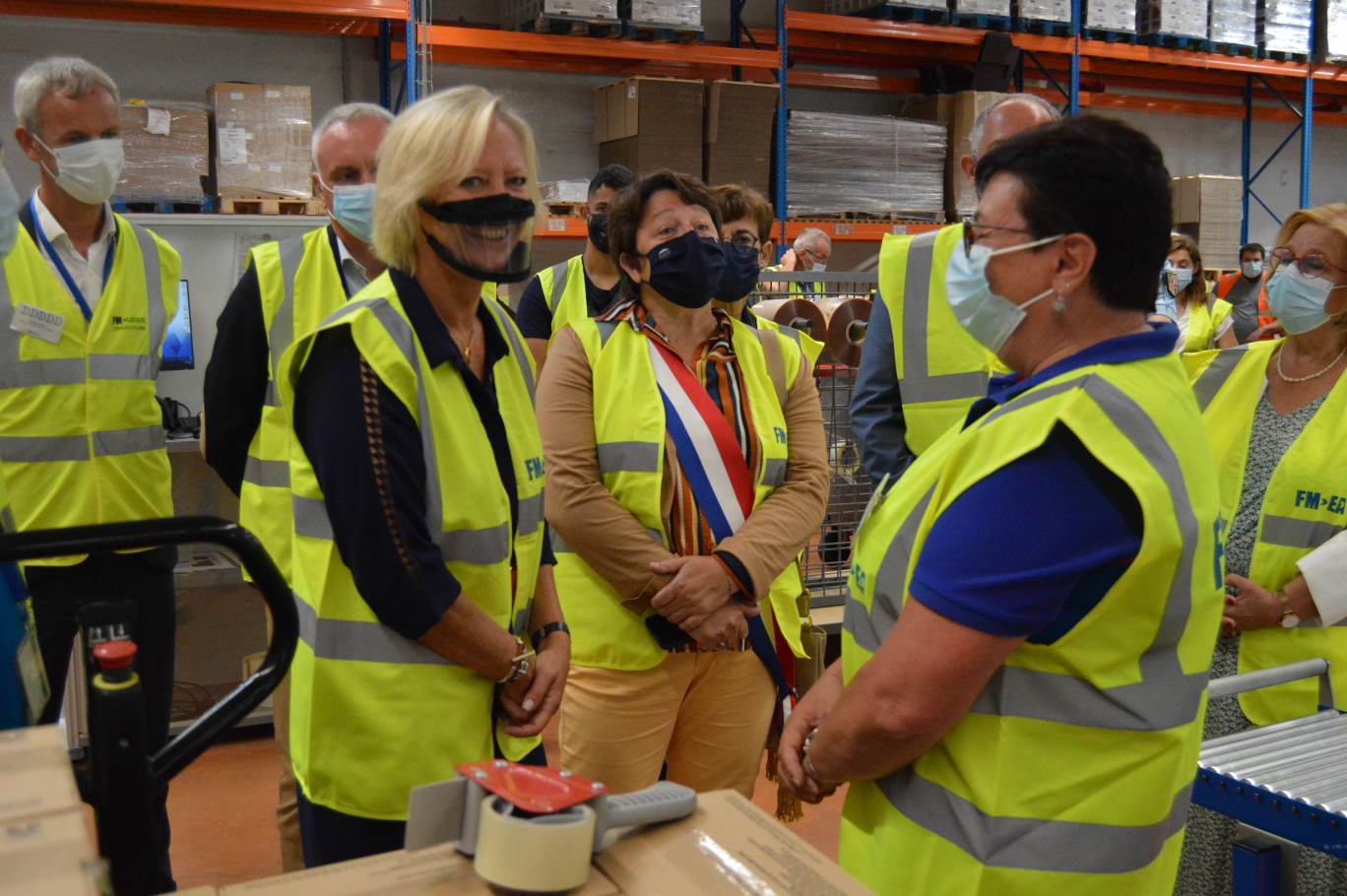 Sophie Cluzel a pris le temps de rencontrer les travailleurs handicapés, chez FM Logistic. 