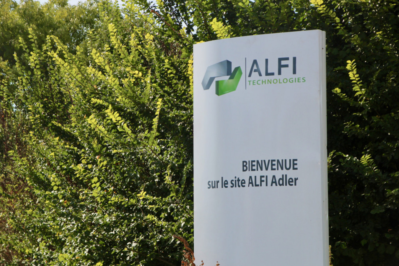 L'entreprise produit des lignes de production pour les matériaux de construction et notamment des moules pour blocs en béton. (© Aletheia Press / B. Delabre)