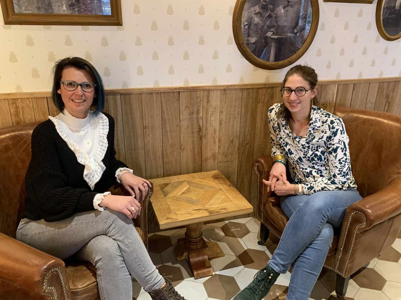 Hélène Niquet (à g.) et Hélène Larmoyer, deux des trois co-responsables de l’antenne isarienne du réseau. (c) Aletheia Press  / L. Brémont)