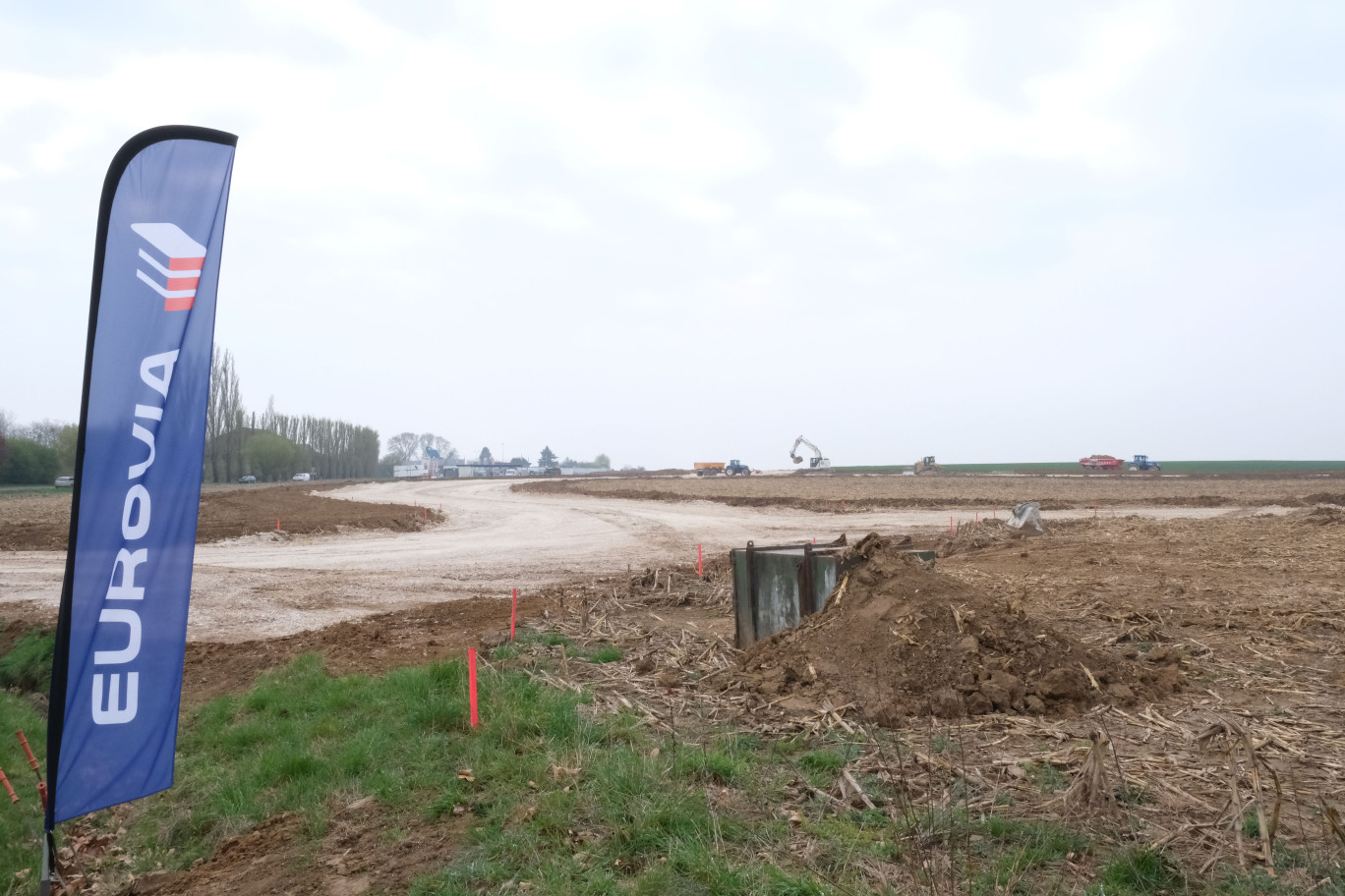 Les travaux de viabilisation de l’extension de la ZAC du Poirier devraient se terminer cet été. (© Aletheia Press / Emma Castel)