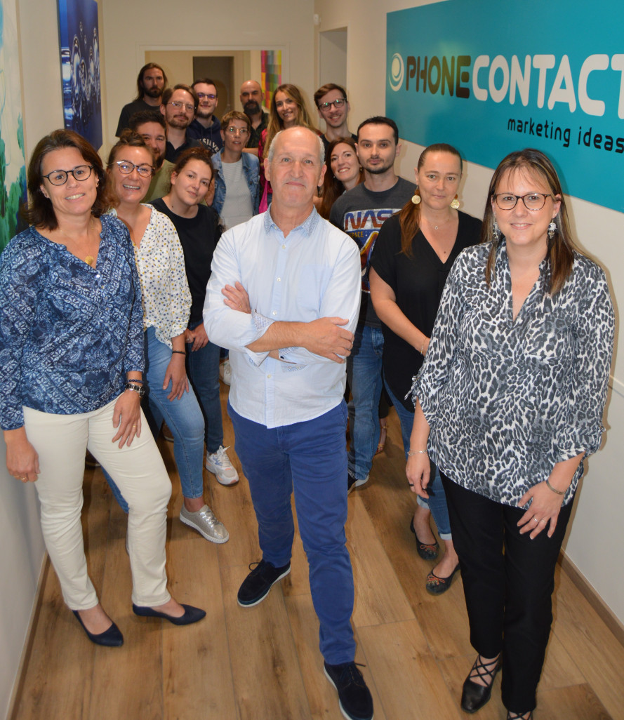 Patrick Andry (au centre) et l'équipe de Phone Contact.