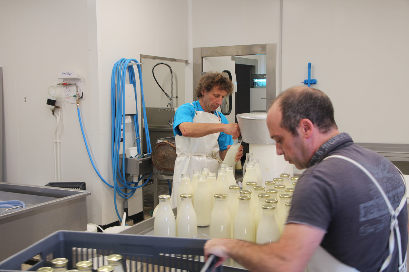 Jean-Marie Beaudoin, dans son nouvel atelier de transformation, qui lui permet d'importants gains de productivité. (© Aletheia Press / B.Delabre)