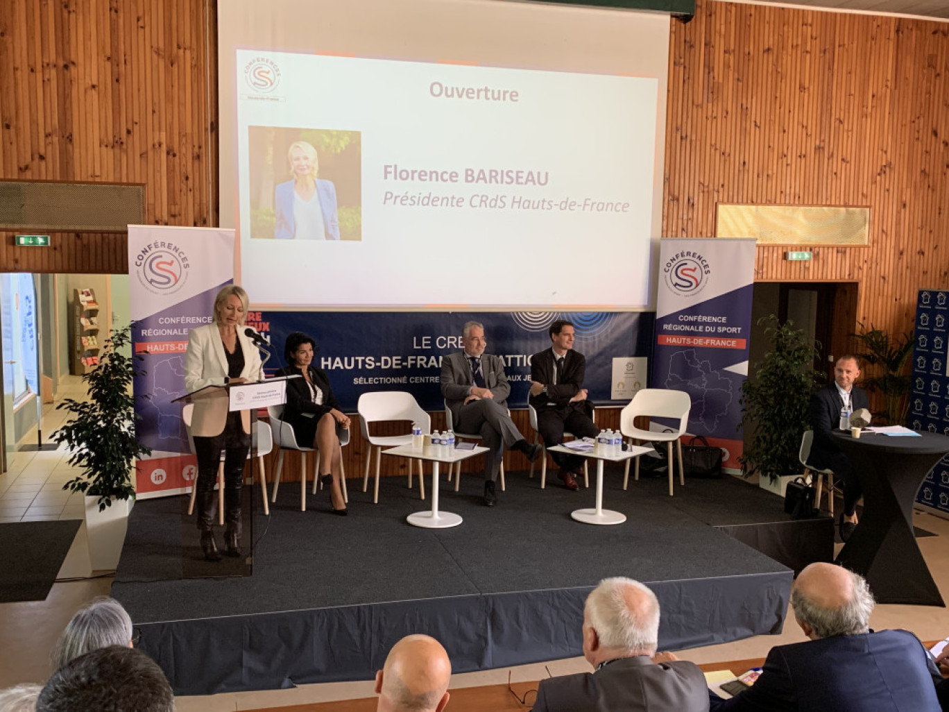 Florence Bariseau, présidente de la Conférence régionale du sport (au micro) a participé à la séance plénière. (c)Région Hauts-de-France