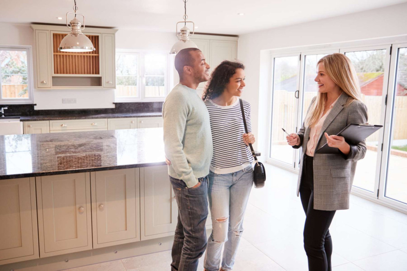 La confiance dans les professionnels de l’immobilier ne se dément pas en région : neuf biens sur dix sont mis en vente par leurs soins. (c)AdobeStock