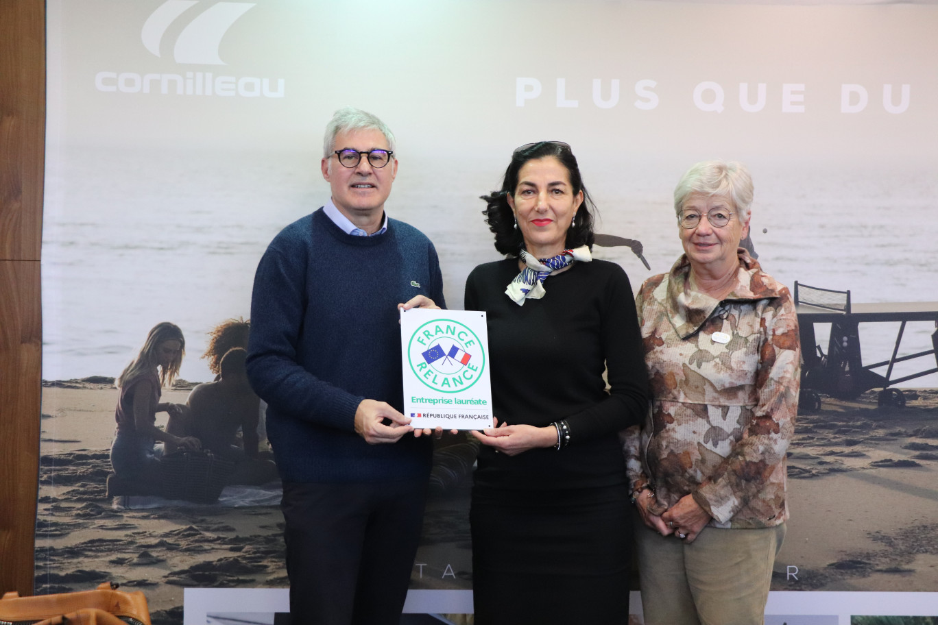  Remise de la plaque France Relance par la sous préfète de Clermont. 