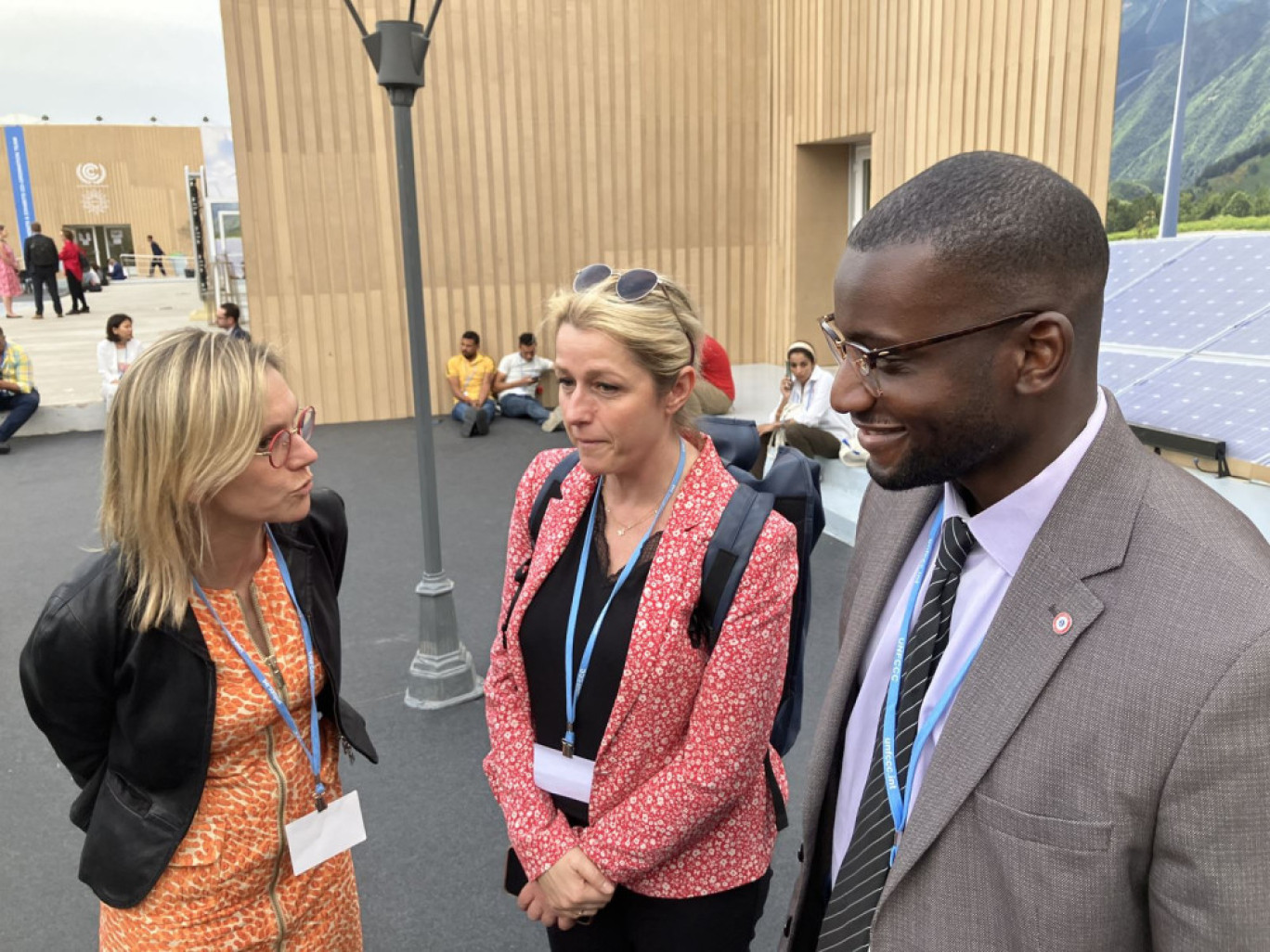 La ministre de la Transition énergétique, Agnès Pannier-Runacher, avec Barabara Pompili et Carlos Bilongo, député du Val-d’Oise. (c)DR