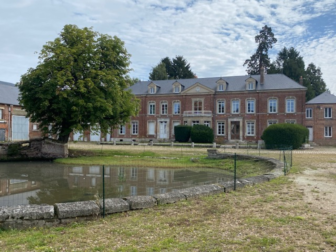 La belle maison de maître de la ferme.