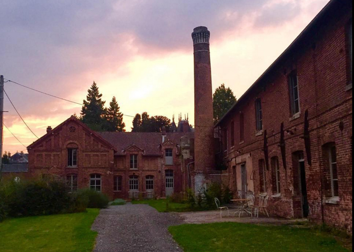 L’usine de Saint-Samson-la-Poterie a plus de 200 ans. On y perpétue un savoir-faire… qui a de l’avenir. (© Les Carrelages de Saint Samson)