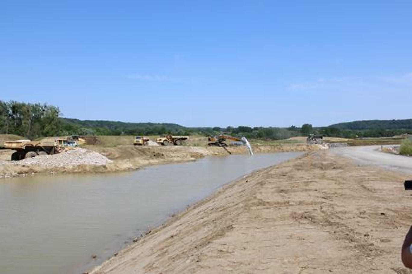 Construction du canal à Montmacq - juin 2023. (c)V.K