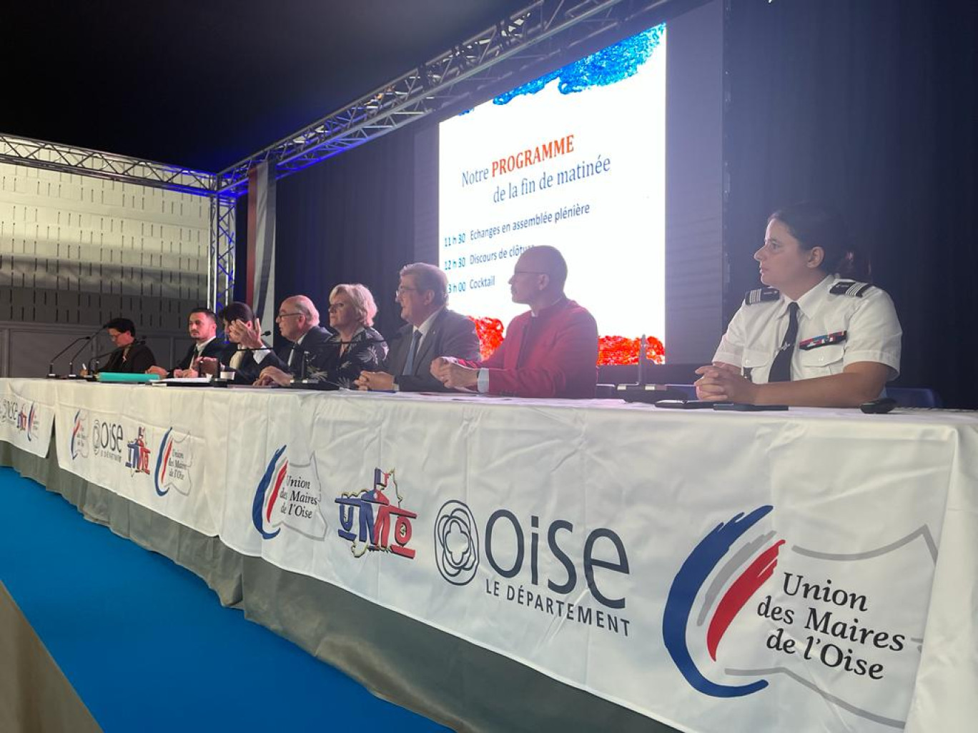 À Bresles, le Congrès des maires de l'Oise permet les échanges.