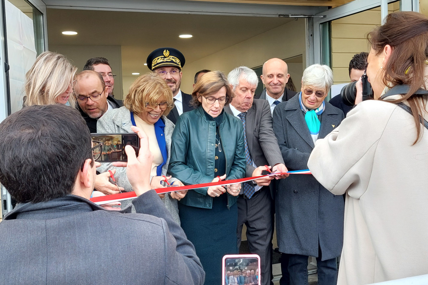 De nombreuses personnalités publiques étaient présentes lors de l'inauguration, le 8 novembre.