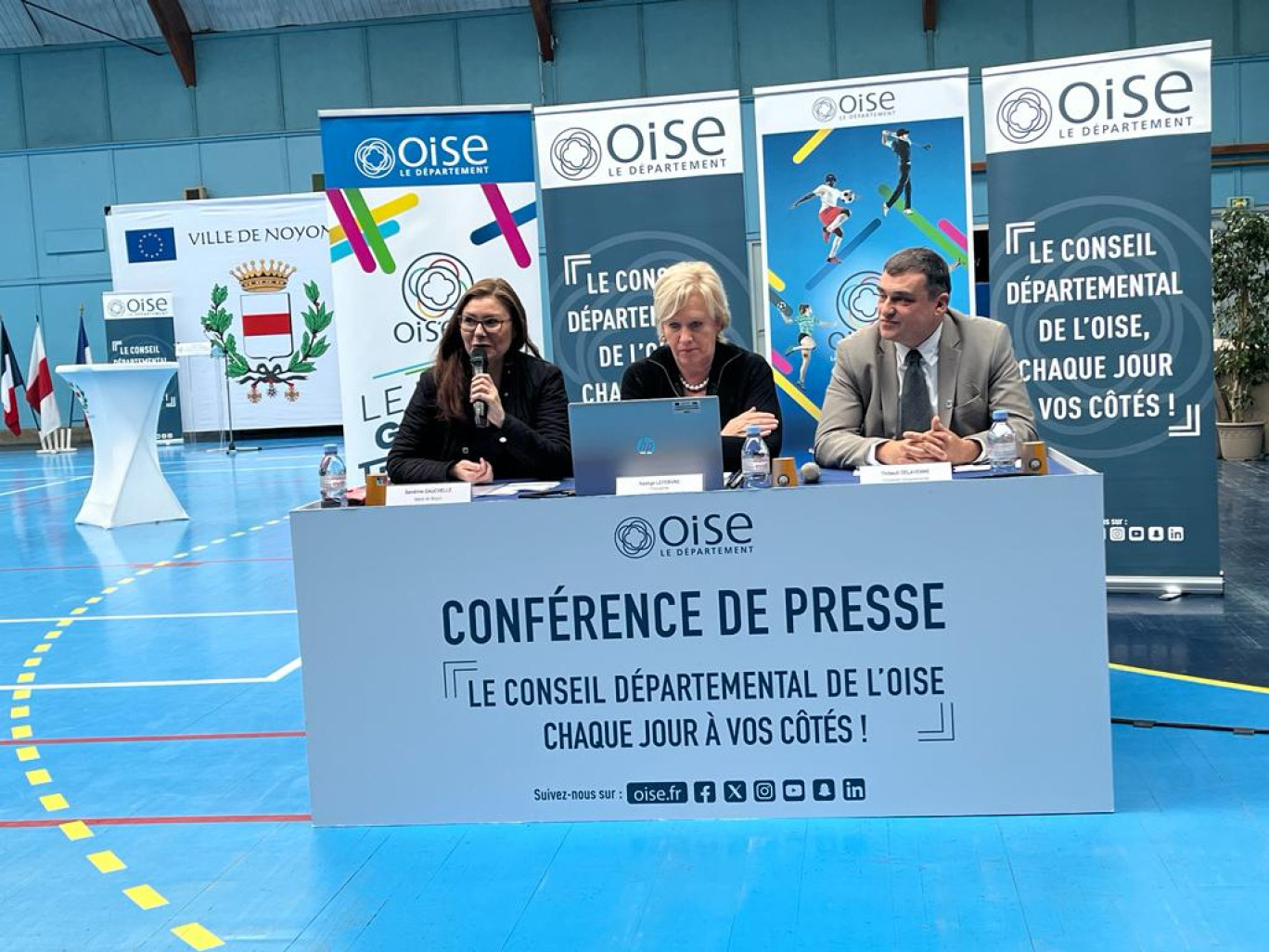 Sandrine Dauchelle, maire de Noyon, Nadège Lefebvre, présidente du Département et Thibault Delavenne, conseiller départemental ont présenté les investissements sportifs et généraux dans le Noyonnais.