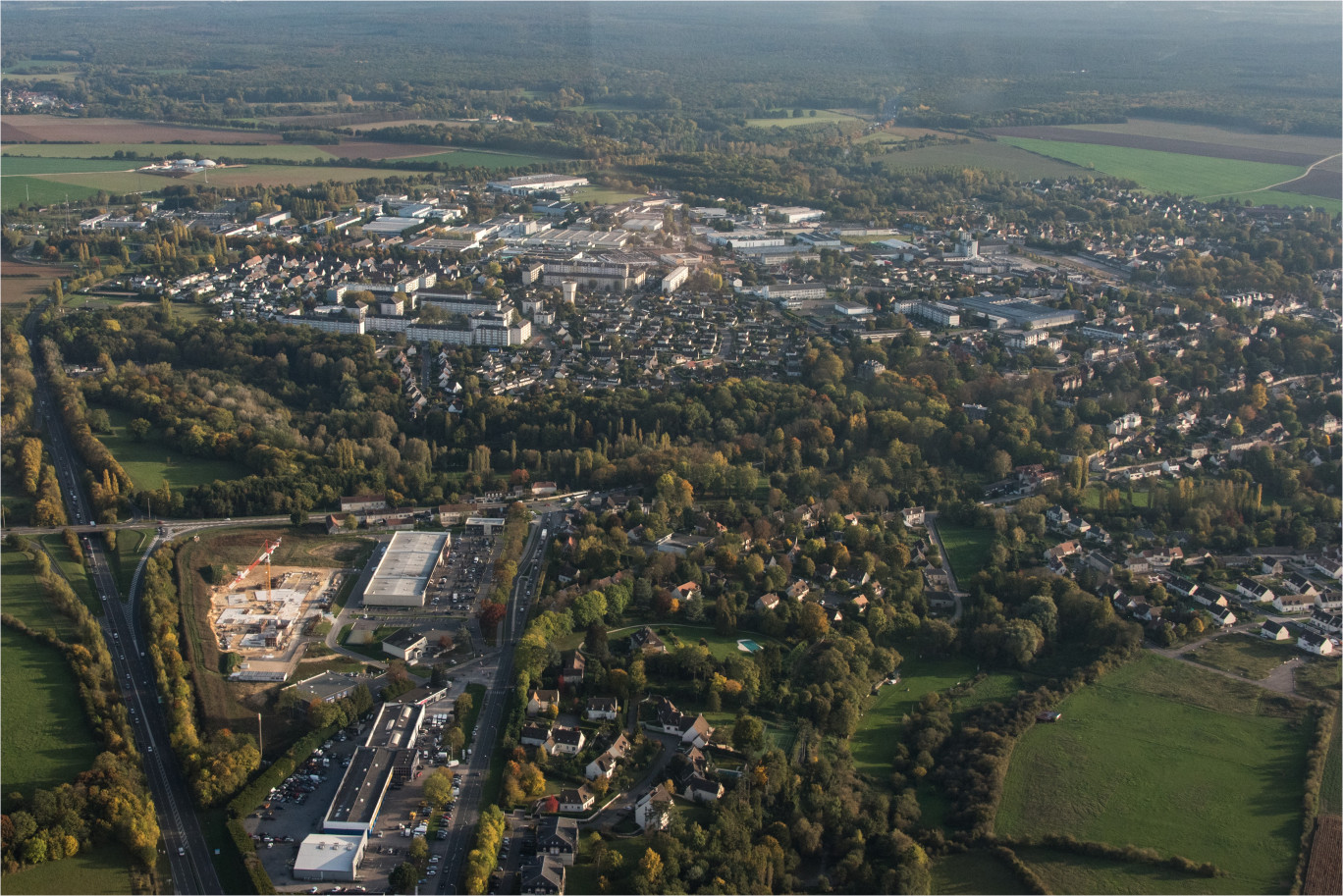 Vue aérienne de la ville de Senlis. (c)François