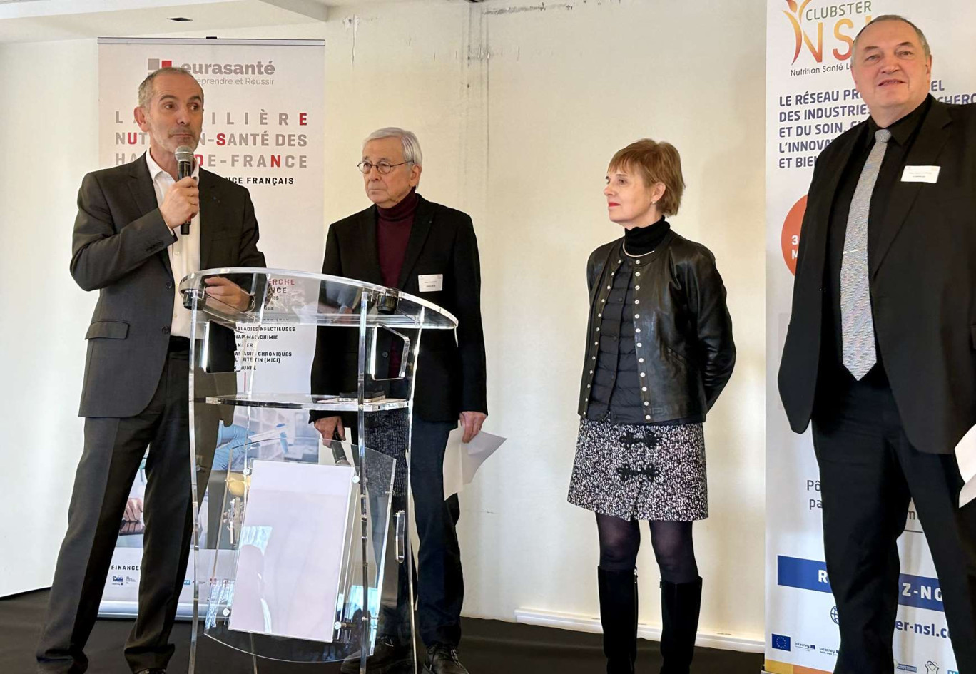 Étienne Vervaecke, directeur général du GIE Eurasanté, Didier Delmotte, président du GIE, Anne Voituriez, maire de Loos et Jean-Claude Charles, président du Clubster NSL lors des vœux d'Eurasanté.