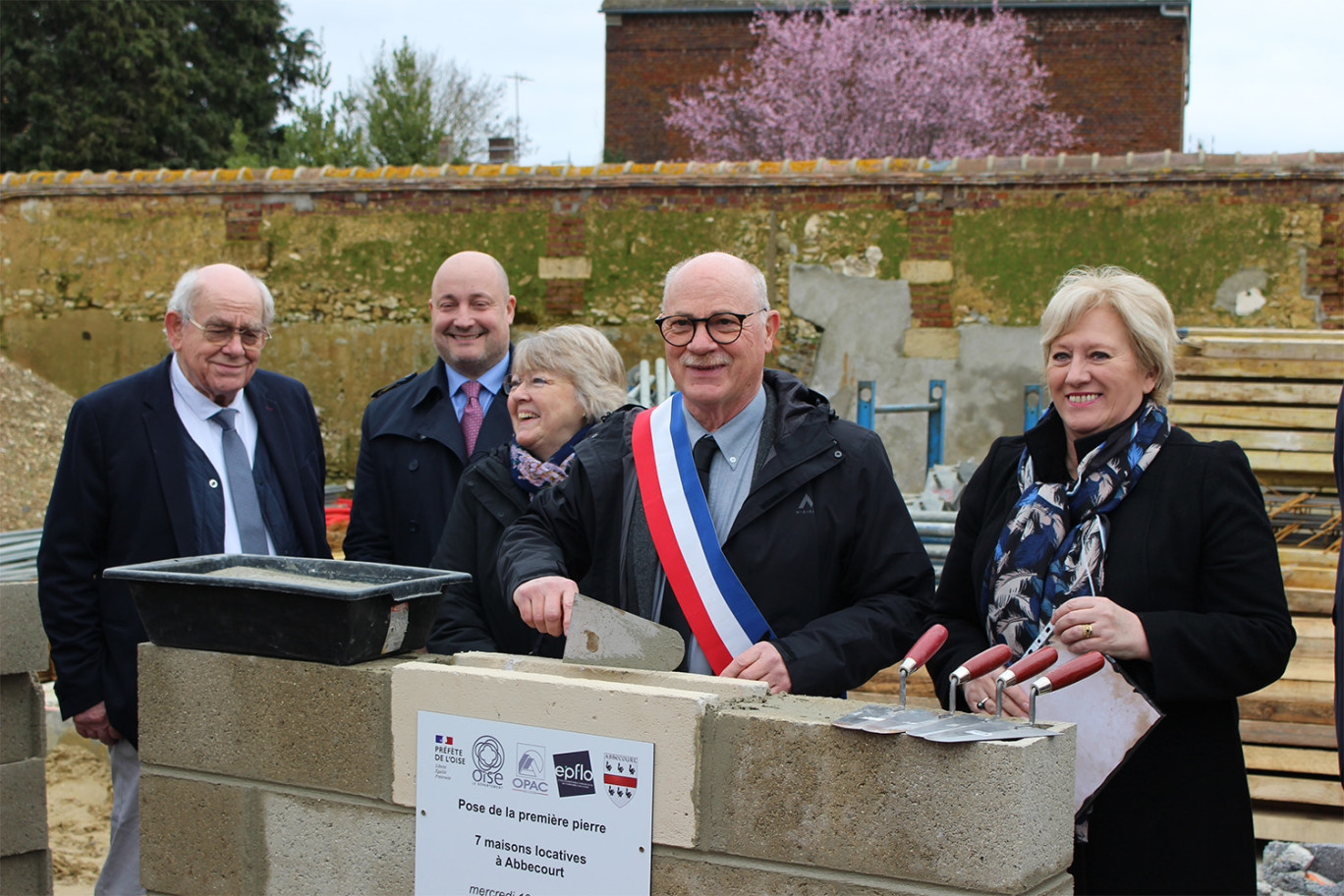La pose de la première pierre a eu lieu le 13 mars, en présence de Nadède Lefebvre, présidente du Département de l'Oise. (c)Opac de l'Oise