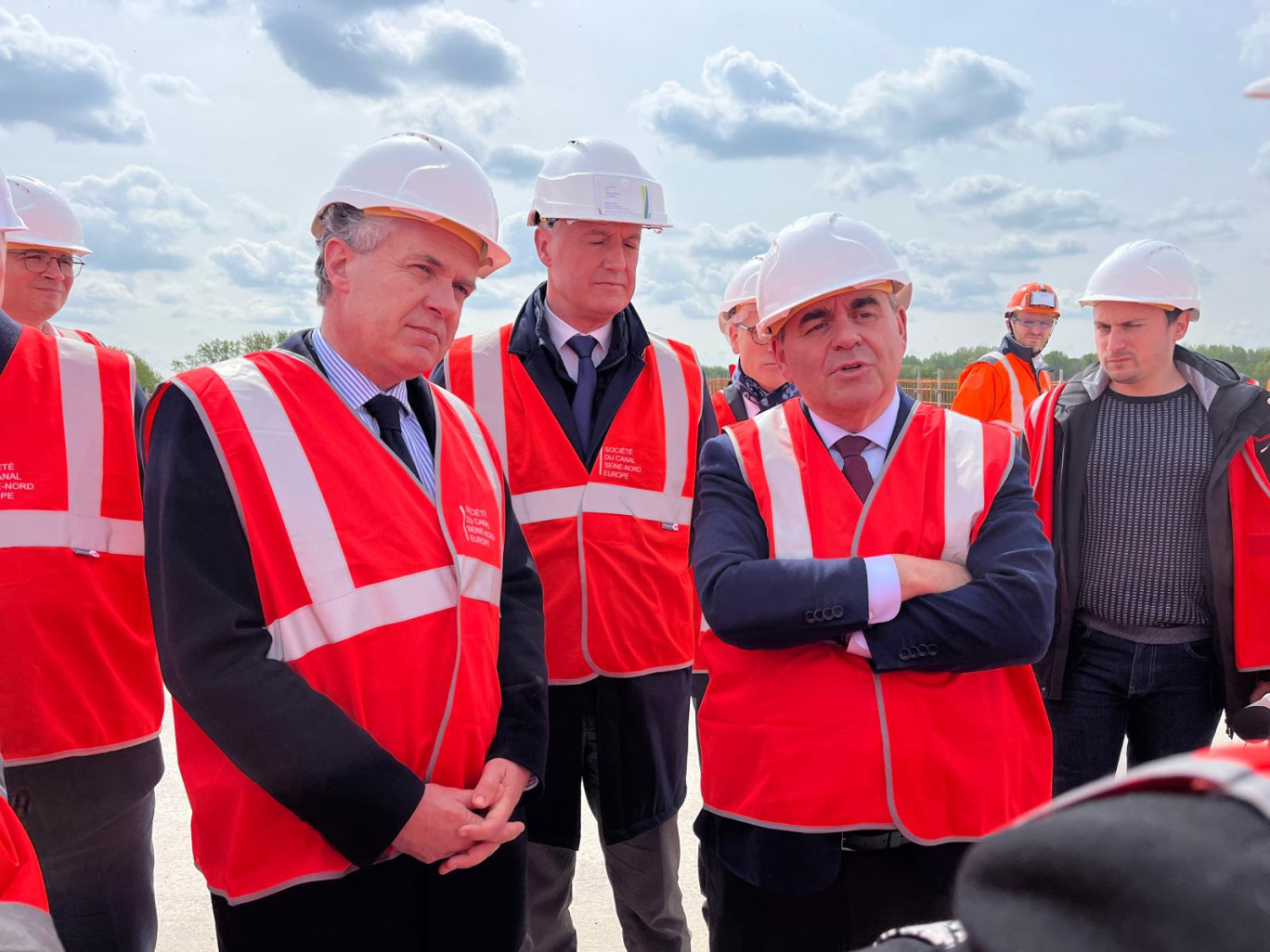 Christophe Béchu (à g.) a visité le chantier, aux côtés de Xavier Bertrand.