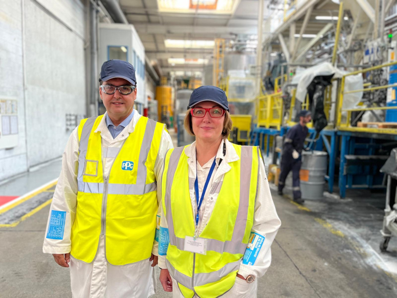 Carlos Gonçalves, directeur des opérations de PPG France, et Delphine Hoedt, directrice de l'usine de Saint-en-Chaussée ont ouvert les portes du groupe.