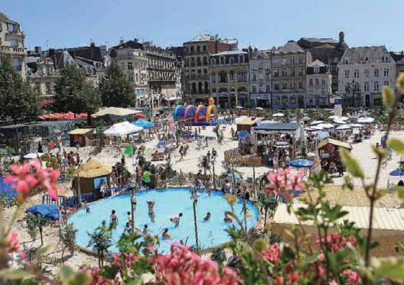 Le centre-ville se transforme en un véritable lieu de vacances et de détente.