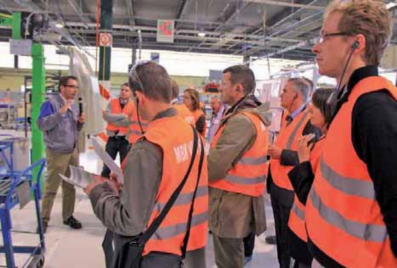 Les membres du Cetim ont pu découvrir l’assemblage des différentes pièces des moteurs de hors-bord produits au sein du site saint-quentinois.