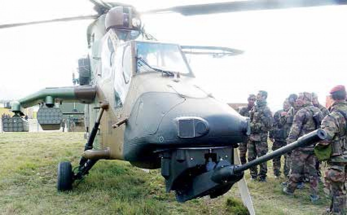 L’hélicoptère Tigre, qui a participé à la démonstration de combats interarmes, a été présenté aux parlementaires.