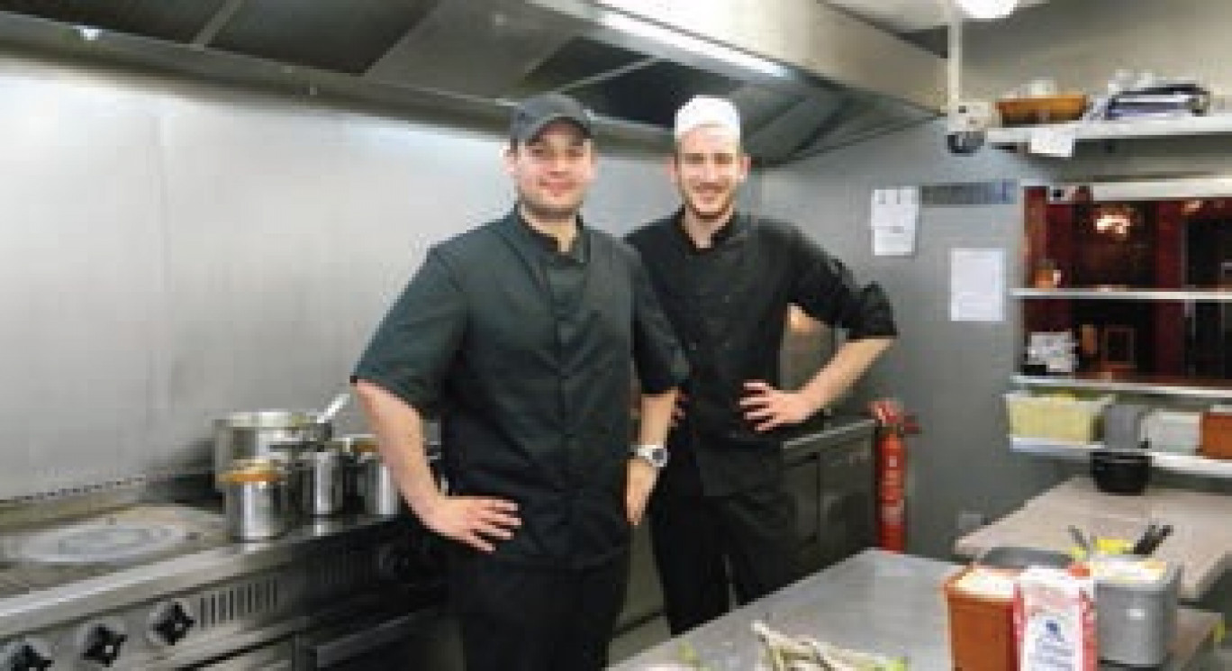 Nicolas Decle et Teddy Lemaitre, cuisiniers de La Bistouille, n’envisagent pas de travailler autre chose que des produits frais.