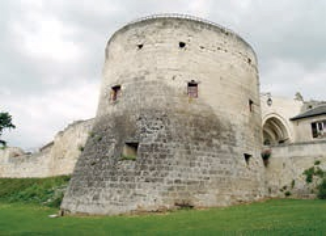Le château fort de Coucy constitue l’une des grandes attractions du territoire