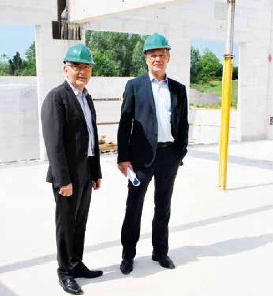 Michel Trollé, directeur de l’Adapt Nord-Picardie et Jean- Pierre Bachelay, directeur général de l’Opac d’Amiens lors de la visite de chantier du futur foyer d’accueil médicalisé. 