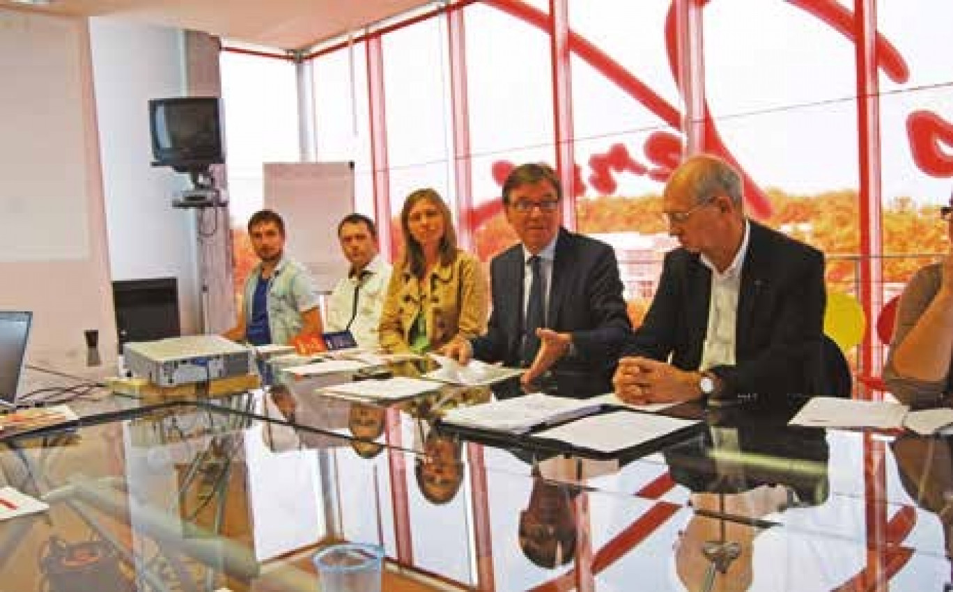 Lors de la présentation : Laurence Rataux, responsable développement à Amiens Métropole, Daniel Chenal et Philippe Dessaint.