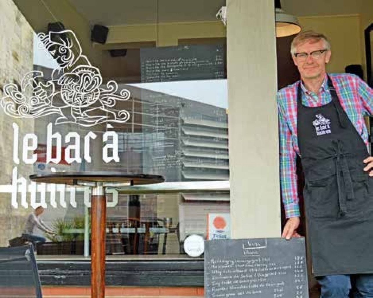 Hugues Malot, ancien photographe, a ouvert le bar à huîtres le 10 juin.