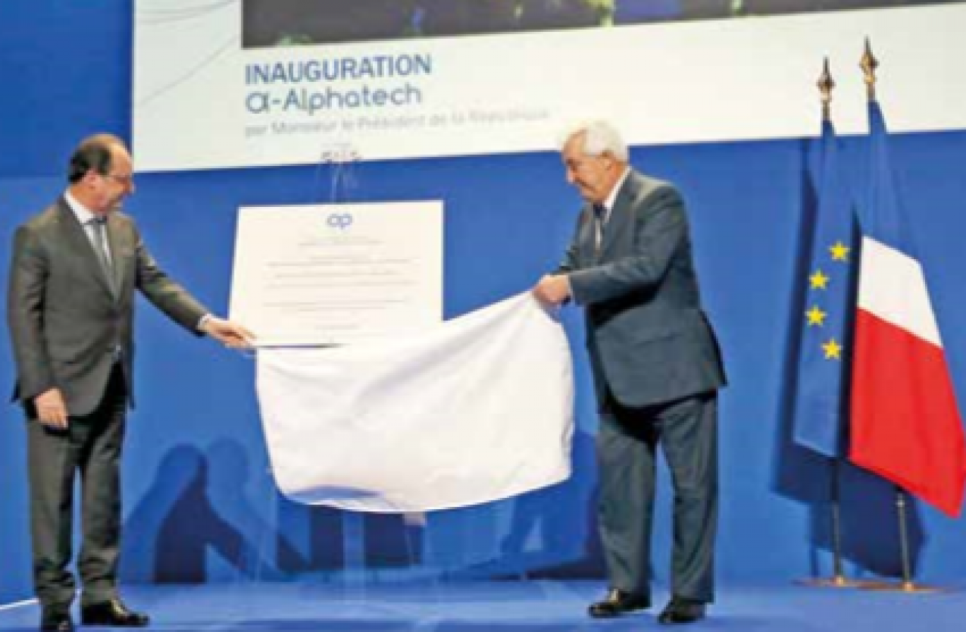 François Hollande et Laurent Burelle, le président de Plastic Omnium, ont inauguré &-Alphatech.