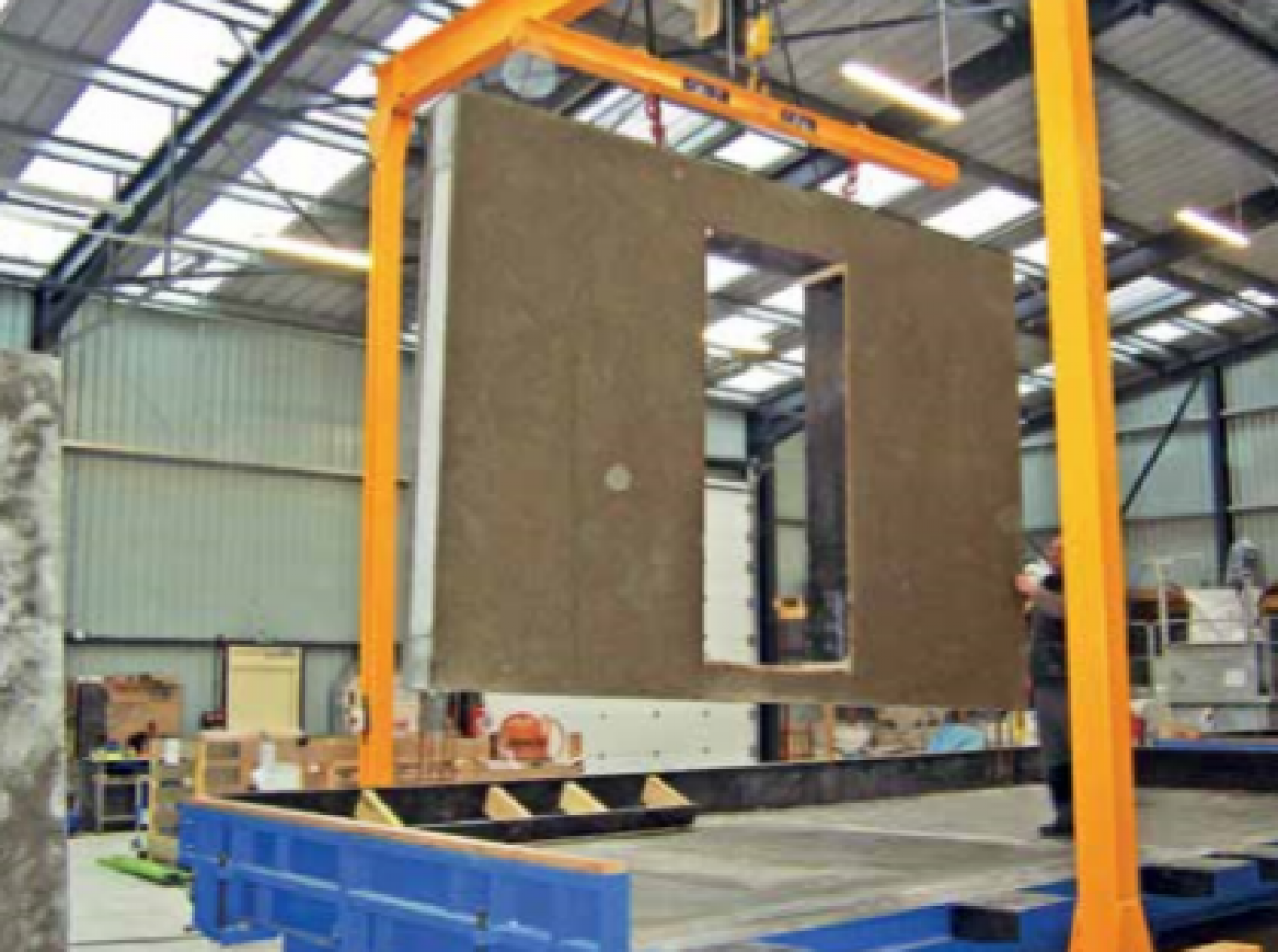 Une des étapes de la construction, avec un mur brut à la sortie du décoffrage.