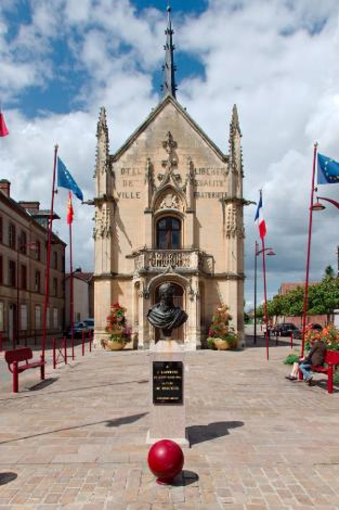 Breteuil : Inauguration de la Place de l’Hôtel de Ville