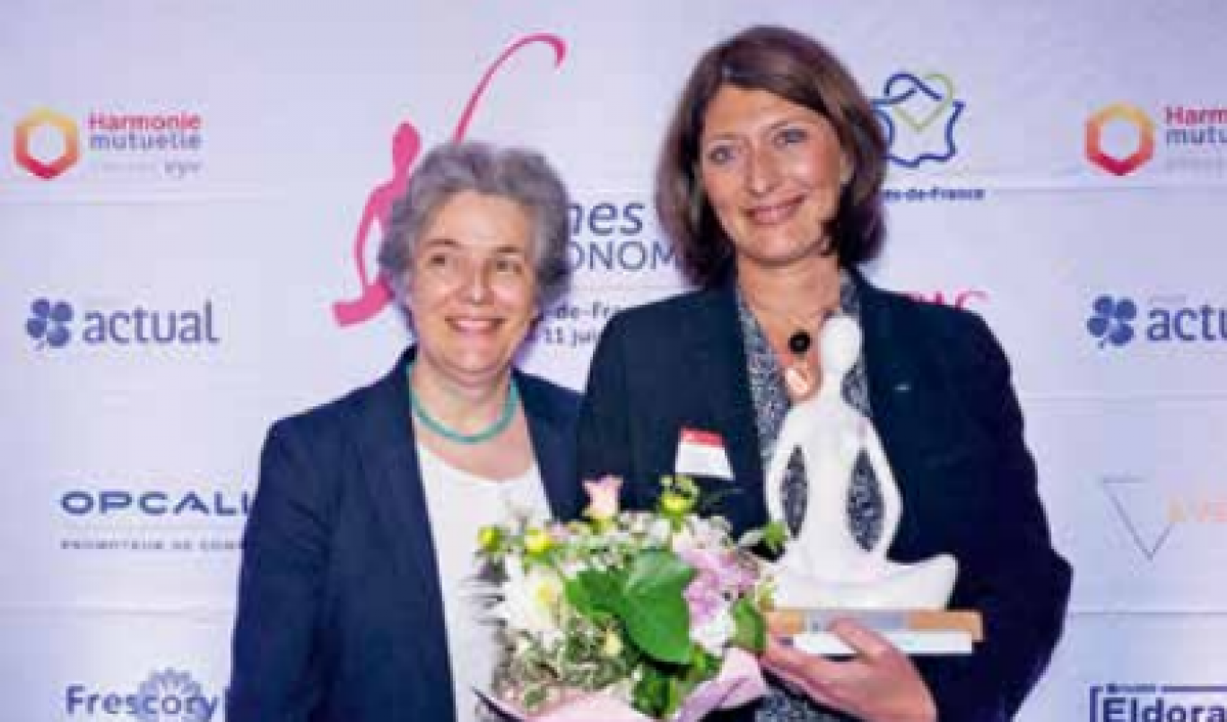 Céline Hocquet (à droite) a reçu le Trophée Femme Dirigeante remis par Virginie Malnoy, directrice régionale chez Harmonie Mutuelle.