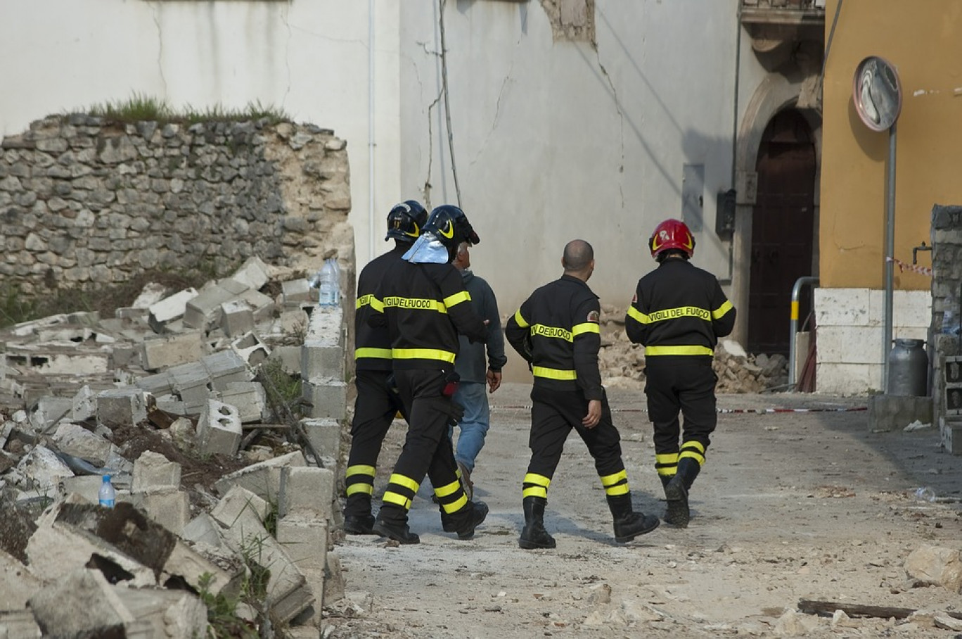 Grandvilliers : Pose de la première pierre du Centre de secours