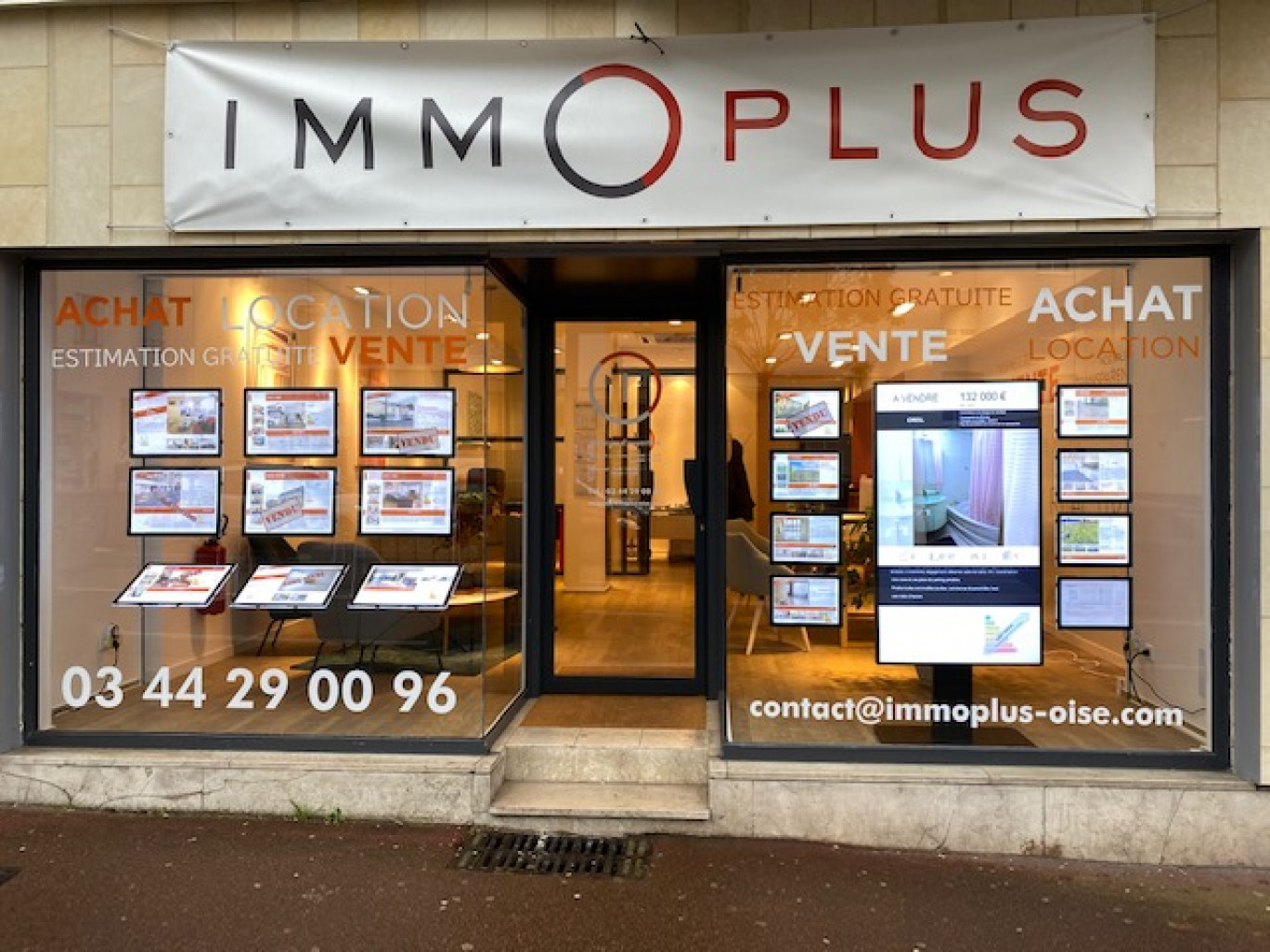 L’agence ImmoPlus propose ses services en location, achat, vente et estimation immobilière.